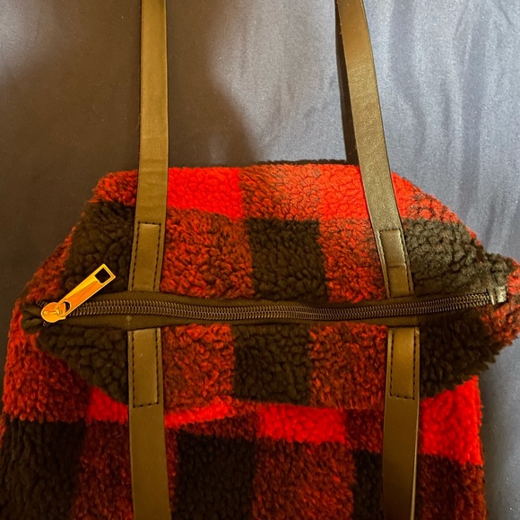 Buffalo Plaid fuzzy shoulder bag- BNWOT - Picture 2 of 2